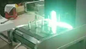 商丘市絲印機廠家商丘市伺服滾印機全自動轉盤絲網(wǎng)印刷機帶led冷光源秒干 uv隧道爐解決產(chǎn)品不干燥問題